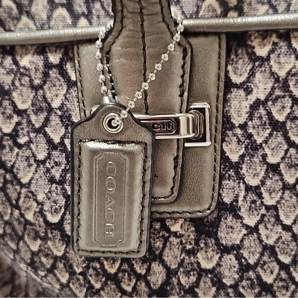 EUC Coach snake print bag with dust bag barely used - Picture 2 of 15